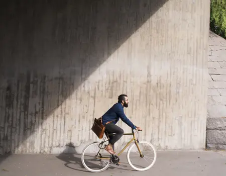 PM Johner Mann På Sykkel