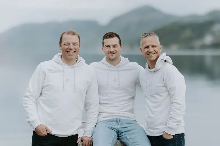 351359484 765822218523877 8286759327489373276 N